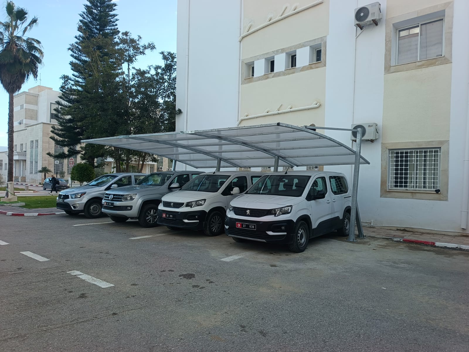 Abris de voiture à la base militaire El Aouina
