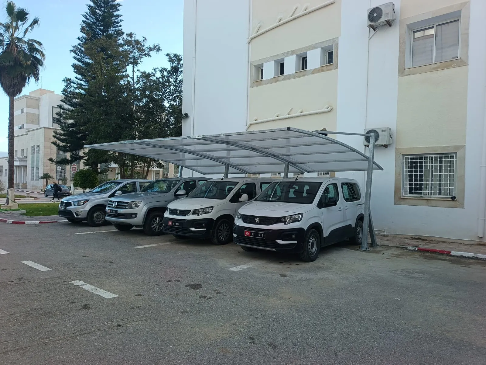 Abris de voiture à la base militaire El Aouina